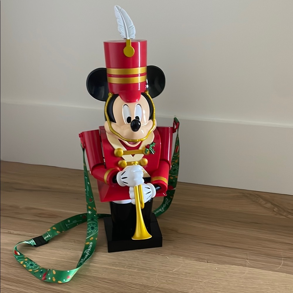 Disney park “Very Merry Christmas Party” Exclusive Mickey soldier popcorn bucket